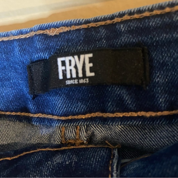 Frye Women’s Cuffed Cropped Jean Size 9/30 Dark Blue Denim - Picture 11 of 14